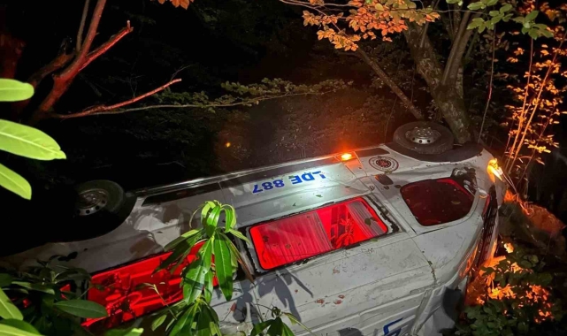 Gümüşhane'de minibüs uçuruma yuvarlandı: 6 yaralı