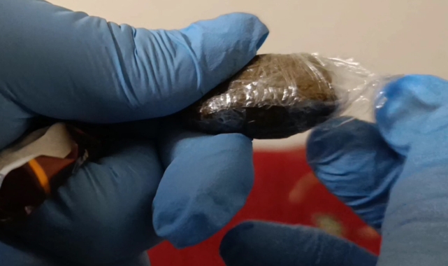 Gurbetçinin çikolata paketlerinden uyuşturucu çıktı