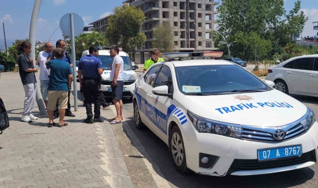 Hafif ticari araç ile motosiklet çarpıştı: 1 yaralı