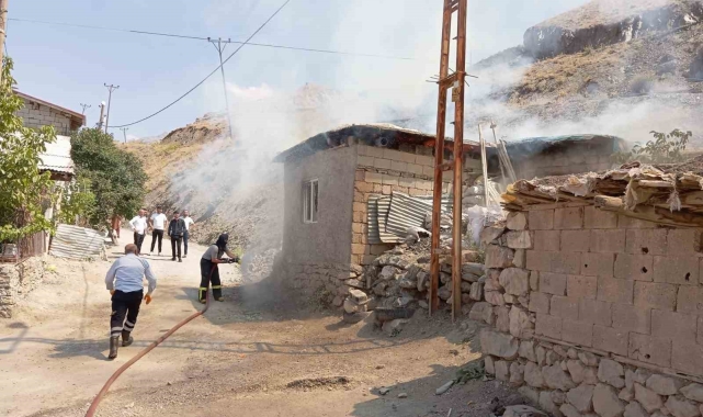 Hakkari'de korkutan yangın