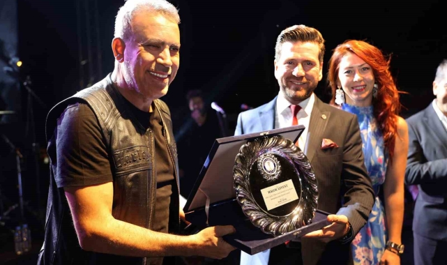 Haluk Levent ve Zakkum, Tavas Zeybek Festivaline renk kattı