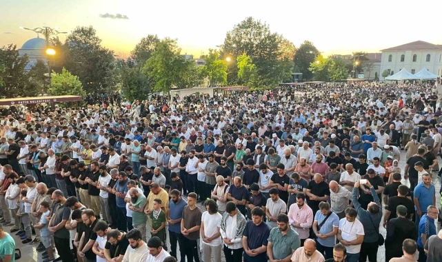 Haniye'ye düzenlenen suikast yürüyüşle protesto edildi