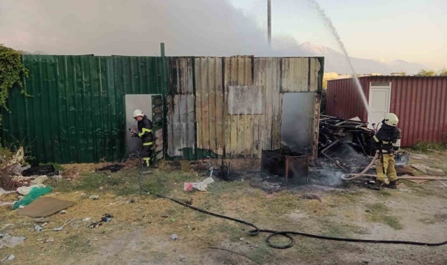 Hatay'da depo yangını