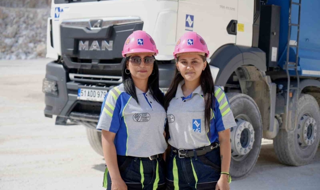 Hayallerinin peşinden giden iki kadın maden ocağında damperli kamyon şoförü oldu