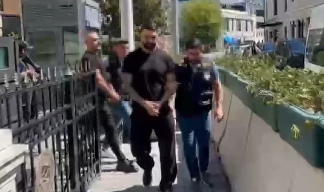 İçişleri Bakanı Ali Yerlikaya duyurdu: Beyoğlu'nda eğlence mekanında kadınları darp eden şahıslar yakalandı
