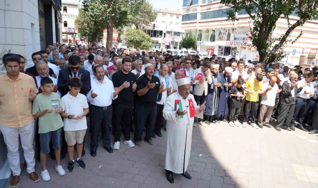 Iğdır'da Cuma namazı sonrası İsmail Haniye için gıyabi cenaze namazı kılındı