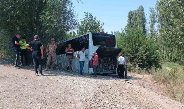 Iğdır'da yolcu otobüsü kaza yaptı: Yaralılar var