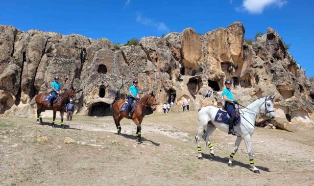 İhsaniye'de atlı birlikler görevde