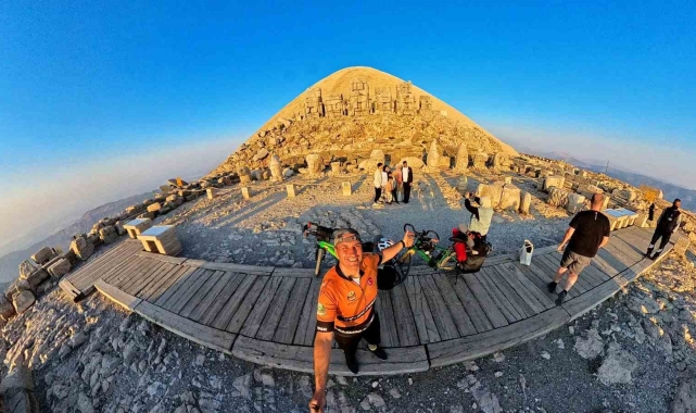 İki öğretmen bisikletle 5 günde 450 kilometre yol yaptı: Nemrut ve Göbeklitepe'ye bisiklet ile ulaştı