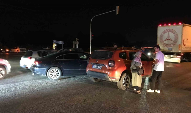 İki otomobil çarpıştı: 2 hafif yaralı