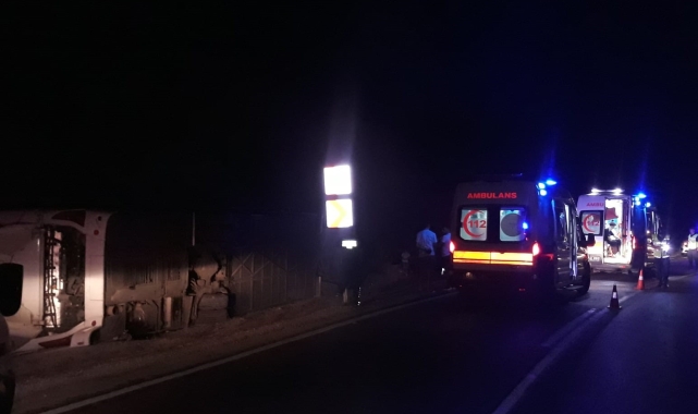 Isparta-Antalya karayolunda yolcu otobüsü devrildi: 8 yaralı