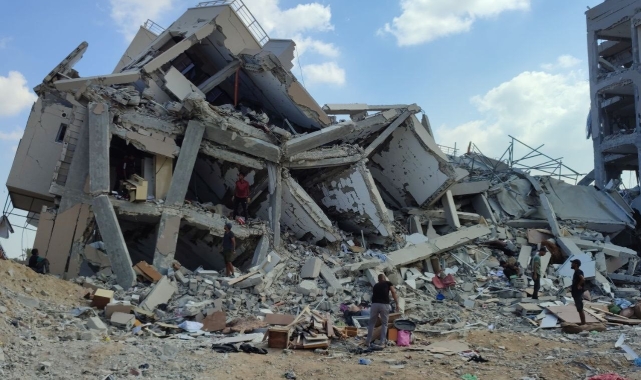 İsrail ordusu, kısmen çekildiği Deir el-Balah'ta büyük yıkım bıraktı