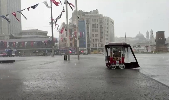 İstanbul'da sağanak yağış etkili oluyor