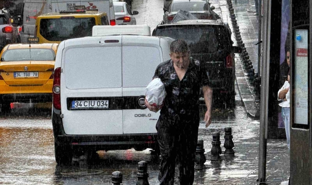 İstanbul'da sağanak yağış etkili oluyor