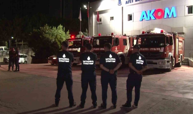 İstanbul'dan itfaiye ekipleri İzmir'deki yangın yerine destek için yola çıktı