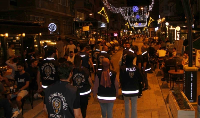 İzmit'te 2 günde 958 şahıs ve 45 araç polis kontrolünden geçti