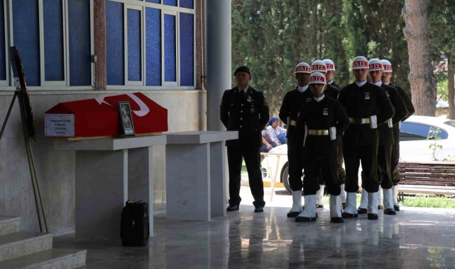 İzne gelen sözleşmeli onbaşı arkadaşı tarafından bıçakla öldürüldü
