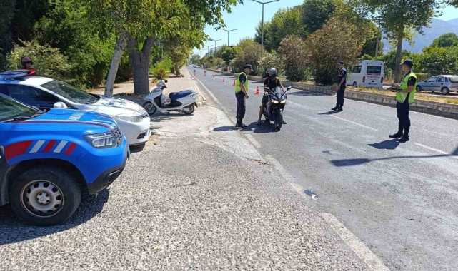 Jandarma ekipleri vatandaşları bilgilendirdi