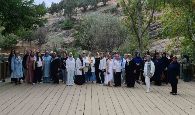 Kadınlar, Büyükşehir'le şehrin doğal güzelliklerini görme fırsatı buldu