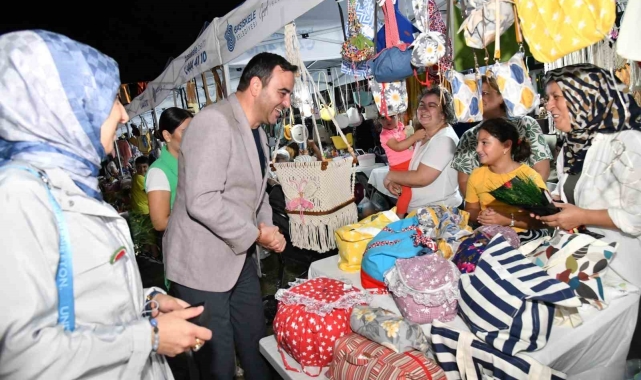 Kadınlar el emeği ürünlerini görücüye çıkardı