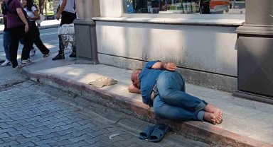 Kaldırım üzerinde uyuya kaldı, ekipler seferber oldu