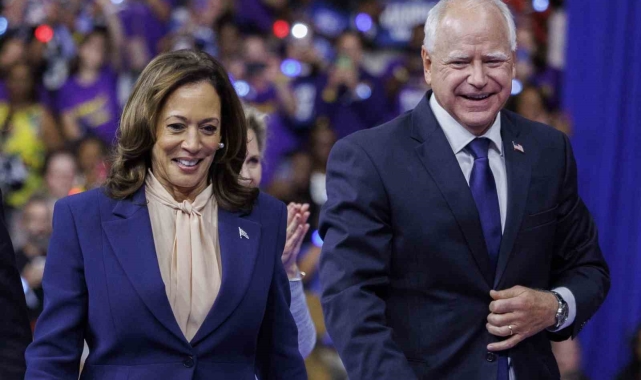 Kamala Harris başkan yardımcısı adayı Tim Walz ile ilk seçim mitingini yaptı
