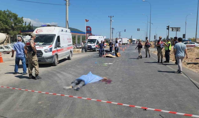 Kamyonetle çarpışan motosikletteki 2 kişi öldü