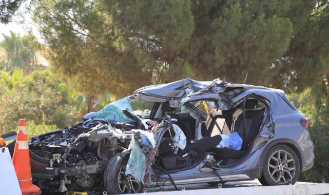 Kamyonetten düşen malzemeyi almak için geri giderken faciaya sebep oldu: 1 ölü, 1 yaralı