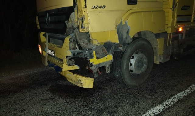 Kamyonla çarpışan Tofaş marka otomobil hurdaya döndü: 1 ölü