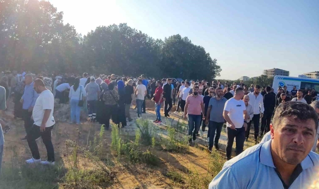 Kapaklı'da evinde ölü bulunan genç, son yolculuğuna uğurlandı