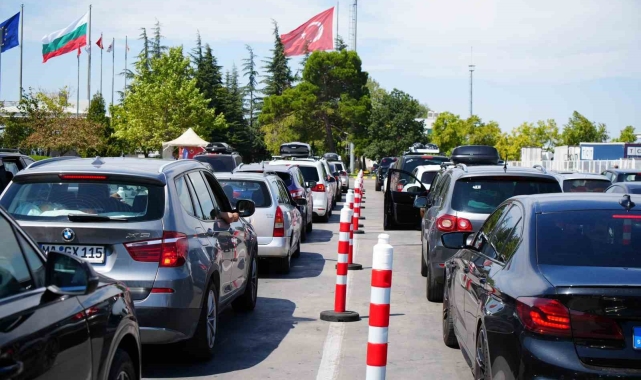 Kapıkule'de rekor: 3 milyon 814 bin 544 yolcu girişi ve çıkışı oldu