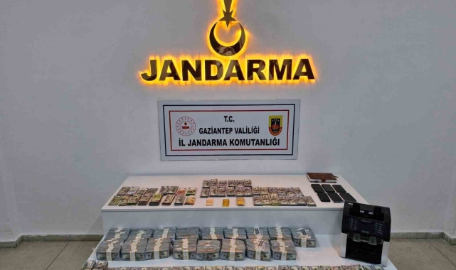 Kara para aklayan çeteye darbe: 2 milyon 336 bin dolar ele geçirildi