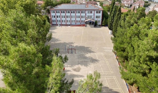 Karabük'te bir ilkokulun elektrik ihtiyacı güneş panelleriyle karşılanıyor