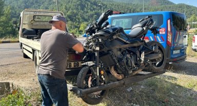 Karabük'te motosikleti devrilen sürücü, araçların çarpması sonucu öldü