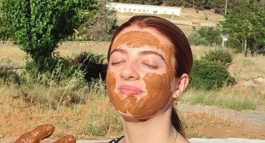 Karahayıt'ın termal çamuru şifa dağıtıyor