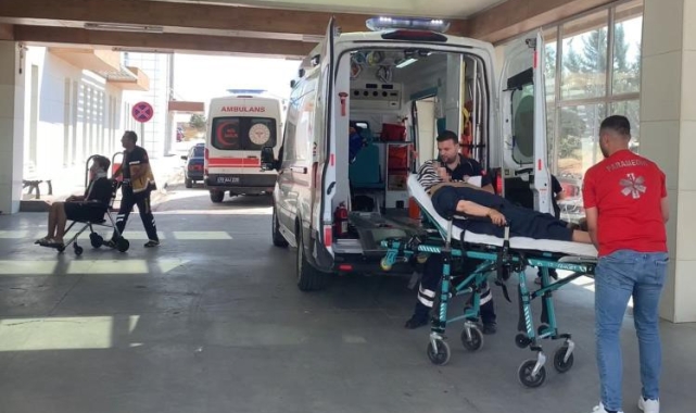 Karaman'da otomobil yoldan çıktı: 4 yaralı
