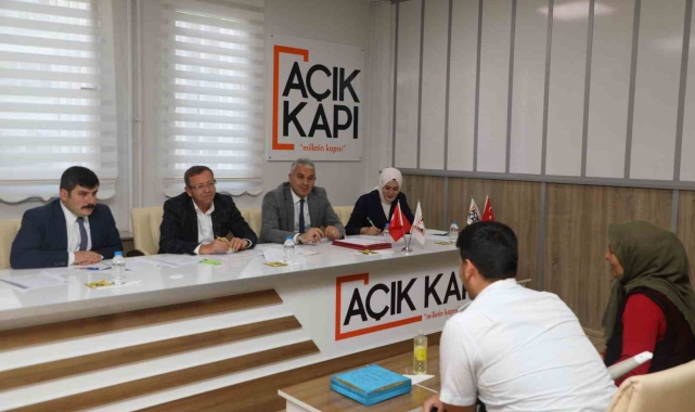 Kars Valisi Polat, Halk Günü'nde vatandaşların sorunlarını dinledi