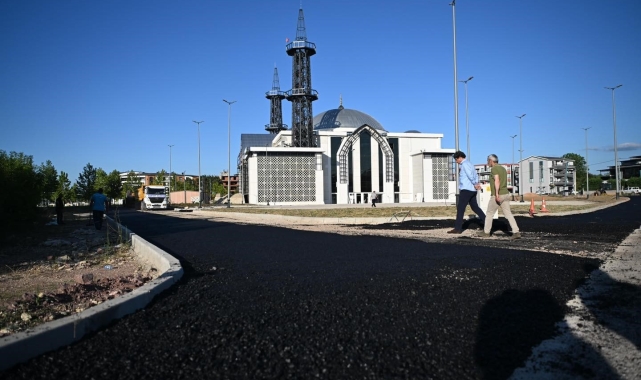 Kartepe Kent Meydanı bağlantı yolları asfaltlandı