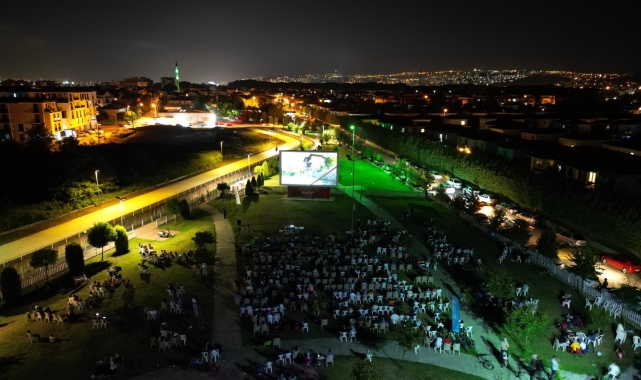 Kartepe'de açık havada sinema keyfi