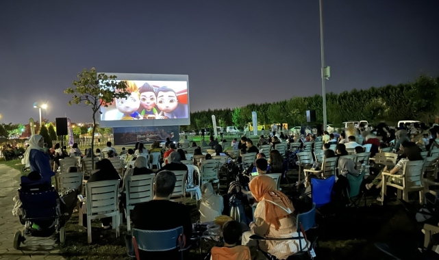 Kartepe'de çocuklar sinema keyfi yaşadı