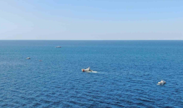 Kastamonu'da batan teknenin kaptanını arama çalışmaları sürüyor