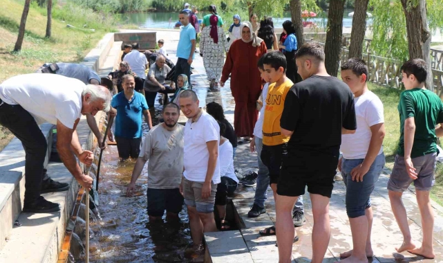 Kavurucu sıcakta Ekşisu buz gibi dondurdu