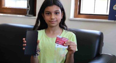 Kaybolan eşyalarına tesadüfen bir yıl sonra ulaştı