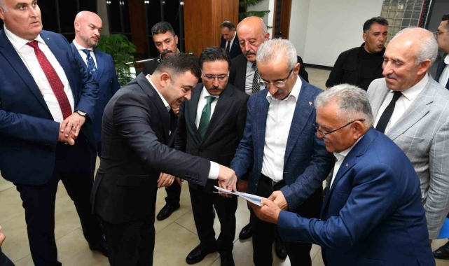 Kayseri OSB Başkanı Yalçın, Bakan Uraloğlu'na sanayicinin taleplerini içeren dosya sundu
