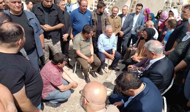 Kayseri protokolü, selde hayatını kaybeden vatandaşın ailesine taziyede bulundu
