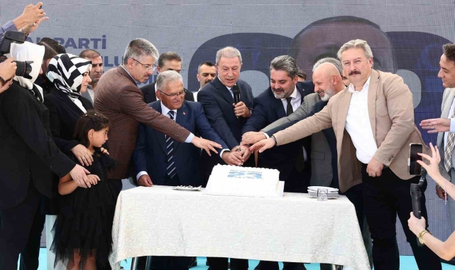 Kayseri Teşkilatı AK Parti'nin 23. kuruluş yıl dönümünü kutladı