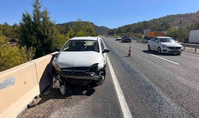 Kaza yapan araçtan dökülen yağ, diğer araçların da kaza yapmasına neden oldu