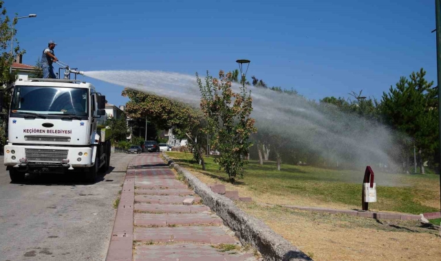 Keçiören'de parklar doğa dostu sıvı gübreyle yeşilleniyor