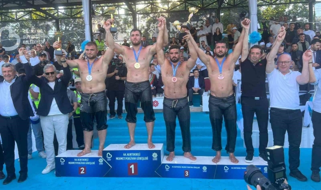 Kemer Belediye pehlivanı Balıkesir'de 3. oldu