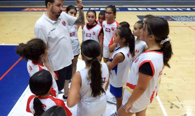 Kepez'in minik basketçilerden hazırlık maçı